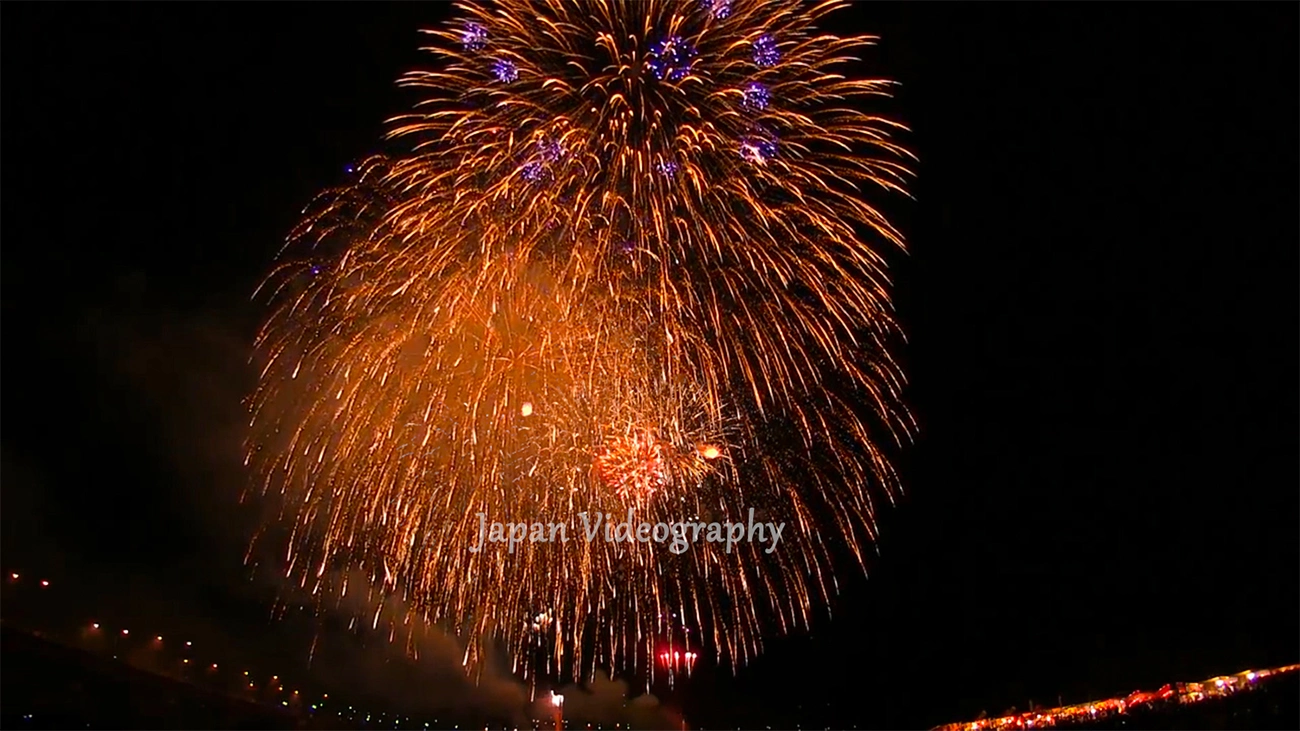 盛岡花火の祭典-北上川を染める1万発の花火大会｜岩手県盛岡市