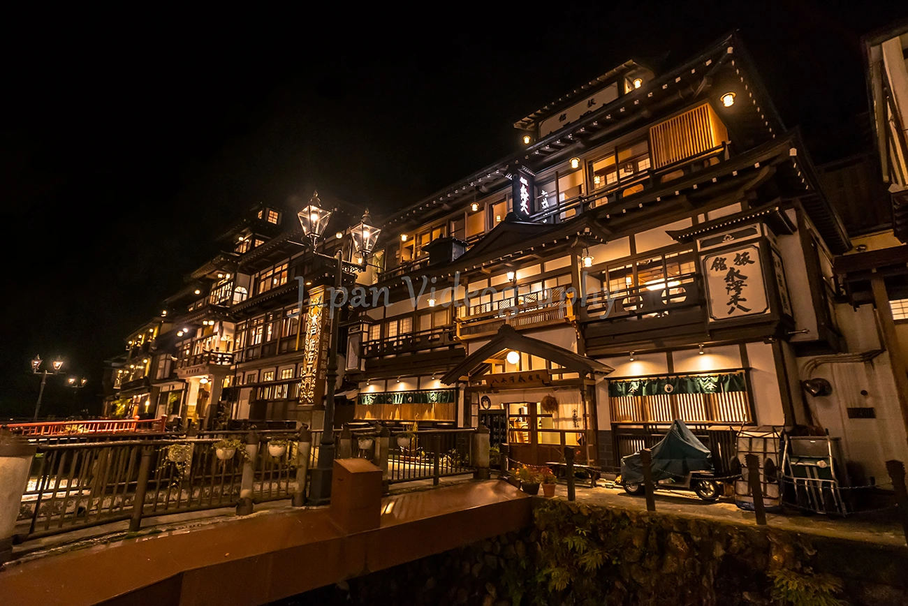 山形県尾花沢市の温泉宿 銀山温泉の夜景 旅館 永澤平八