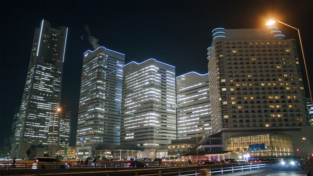 横浜ランドマークタワーとクイーンズスクエア