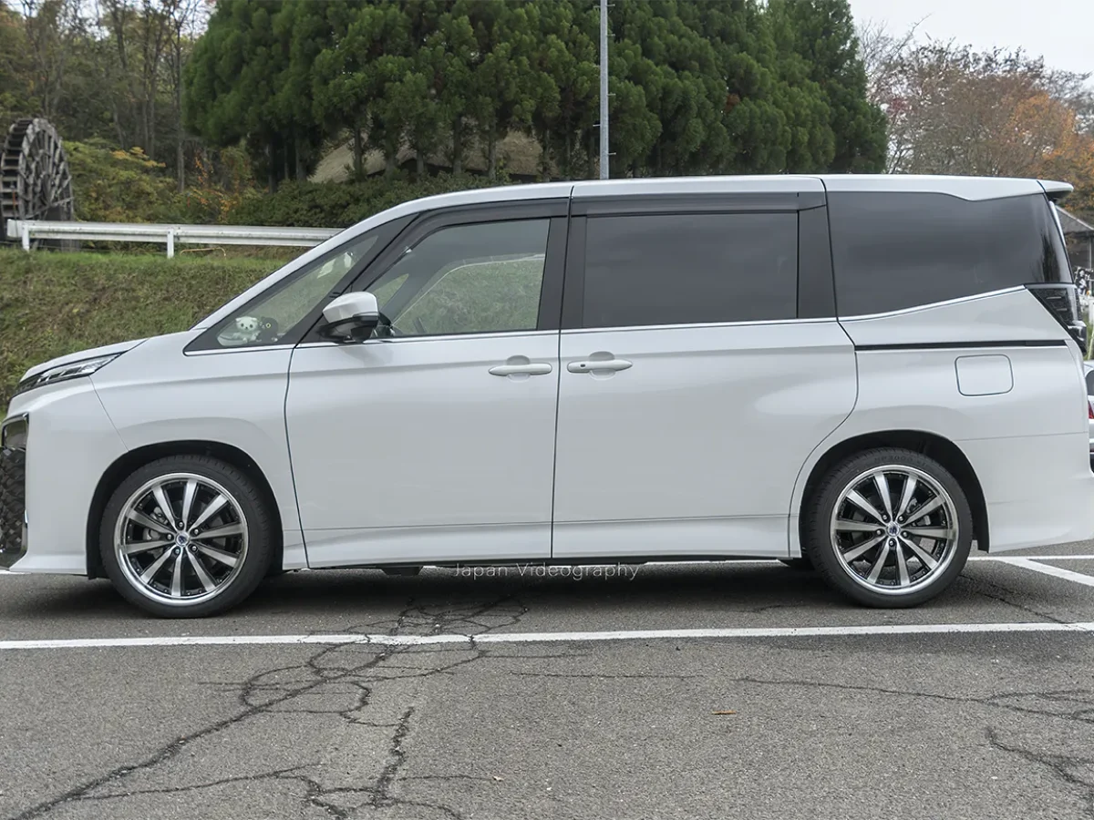 ローダウン ミニバン 19インチホイール Quickly lower the new Noah & Voxy. The best size for 19-inch