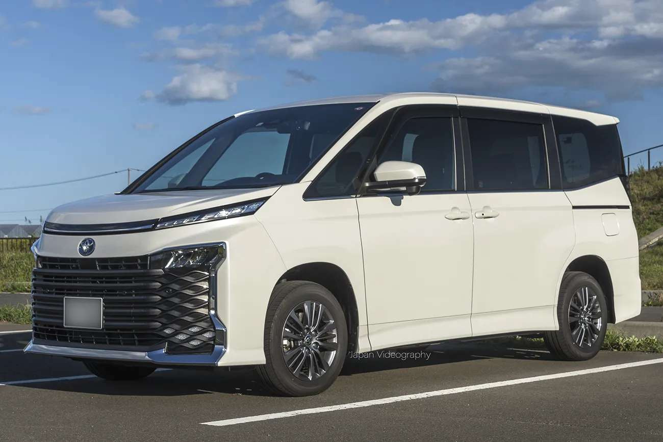 トヨタ認定中古車の納期は？90系ヴォクシーハイブリッドの契約から納車まで！