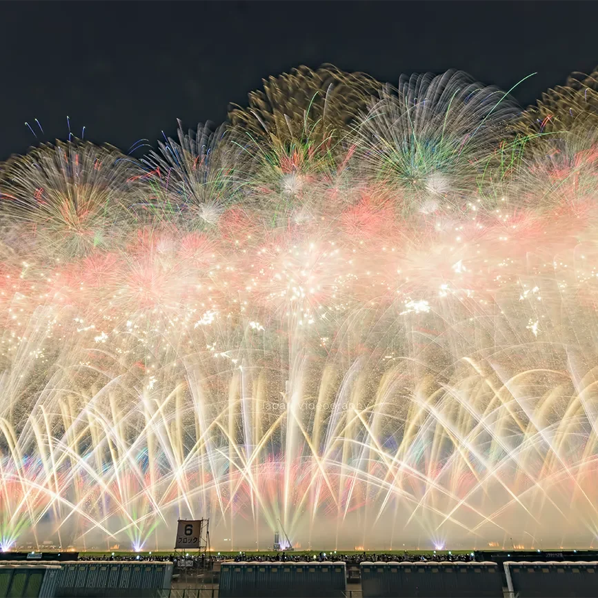 大曲の花火　2025年8月30日　堤防BOX席下段2名様 omagari-taikai-teikyo-867x867.webp