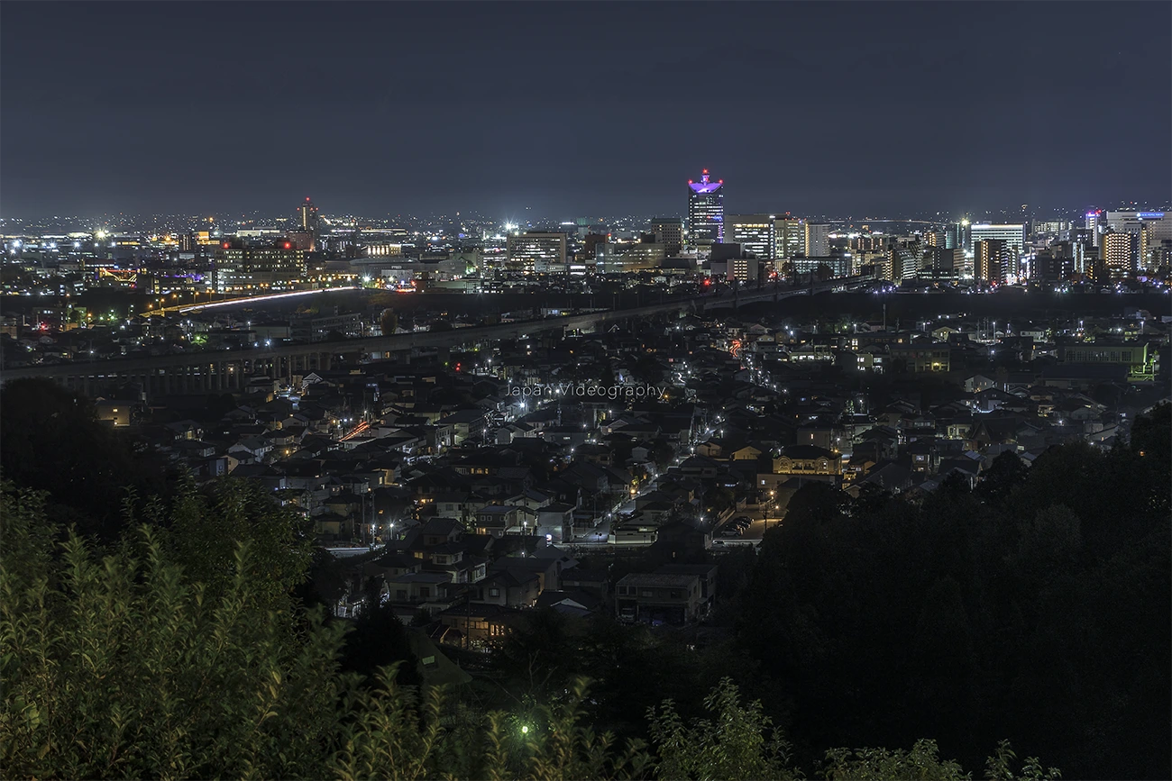 立山連峰の絶景展望スポット！呉羽山公園展望台から眺める富山の夜景 | 富山県富山市