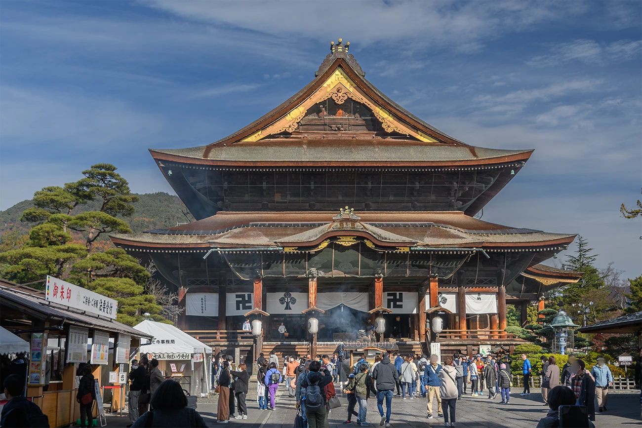 長野県長野市 善光寺の本堂