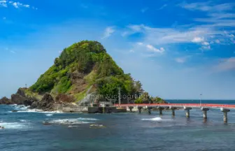 由良海岸と白山島を結ぶ白山橋