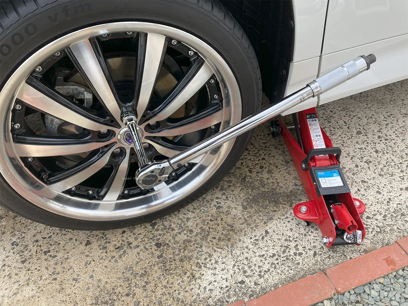 タイヤ交換で楽をして車に長く乗り続けるための足回り徹底洗浄とメンテナンス方法