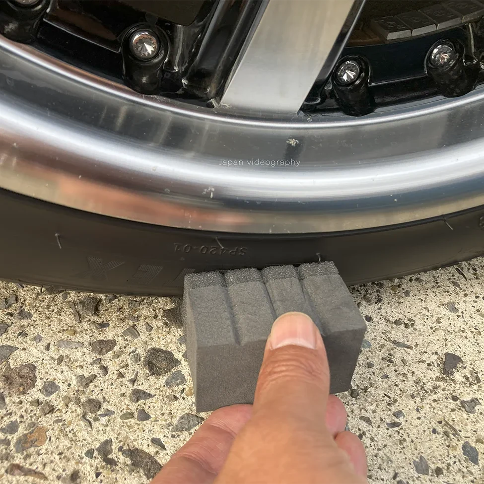 タイヤ全周にワックスを塗れるソフト99 ディグロス ピタスポ 鬼ヌリの