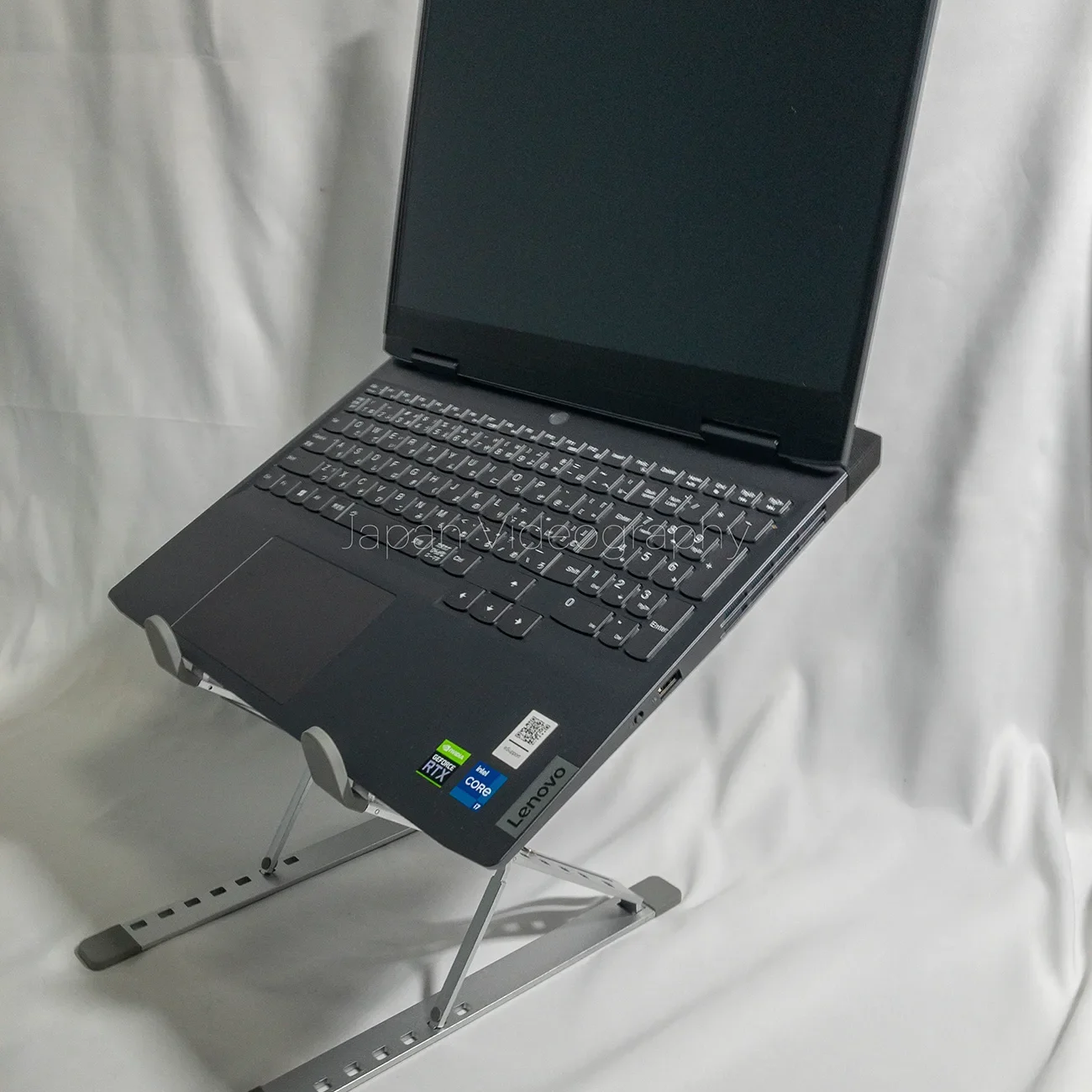 032pcstand-1300x1300.webp