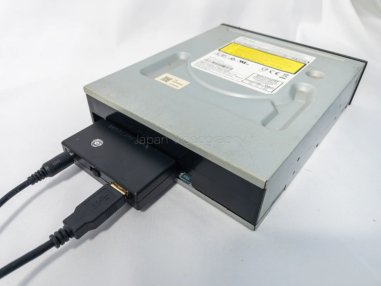 内蔵HDDやBDドライブを外付け化！SATA-USB3.0変換アダプターUD
