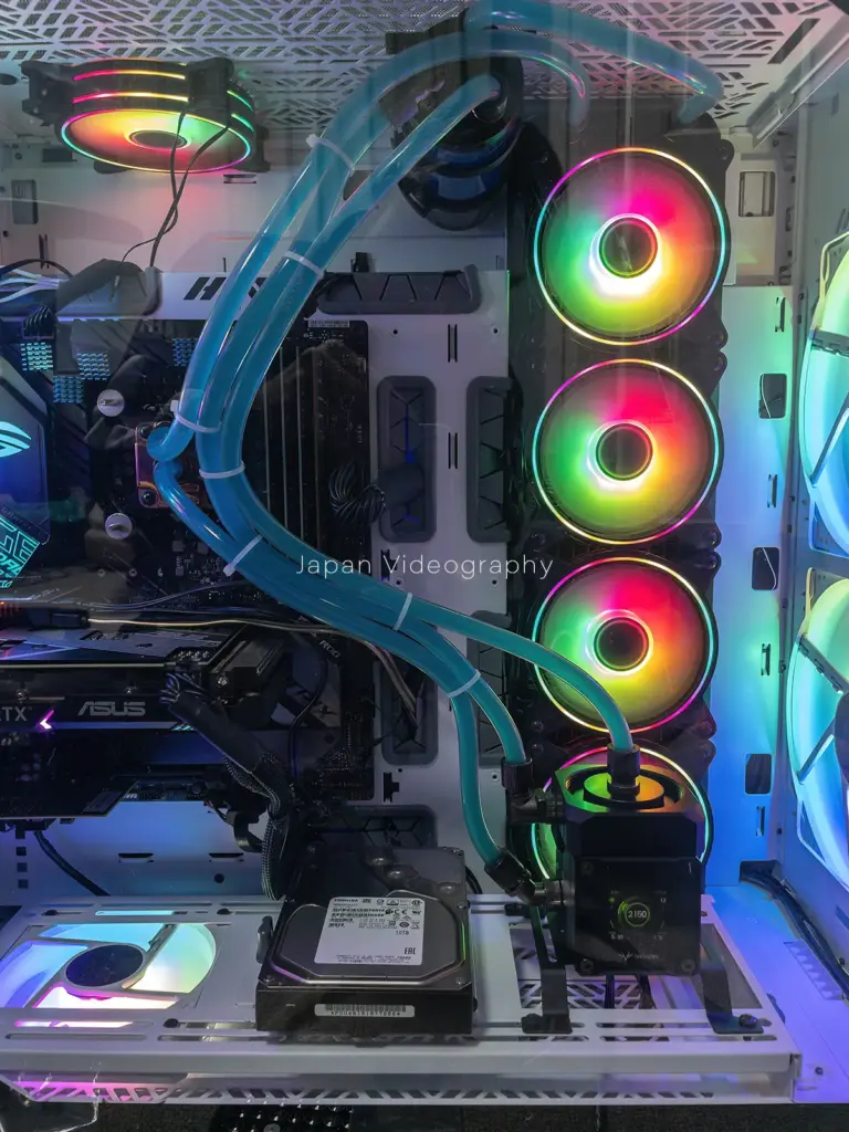 Granzonのデジタルディスプレイ付きPWM DDC スタイル ポンプを取り付けたCooler Master HAF700