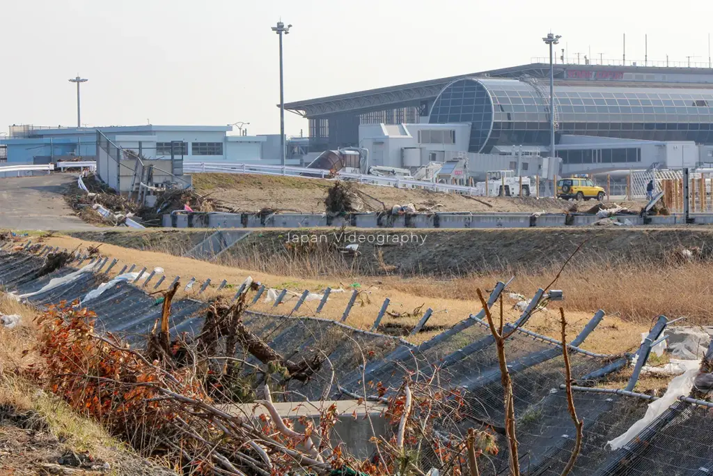 仙台空港の津波で倒されたフェンス