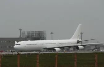 仙台空港から離陸するハイフライ航空 エアバスA340-300