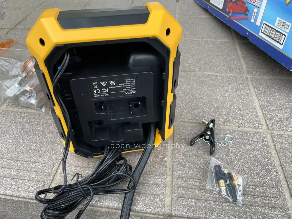 AstroAI エアコンプレッサーのホースと電源部