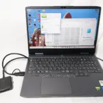 BENFEI USB 3.0/USB-C 4-in-1カードリーダーをPCに接続した状態
