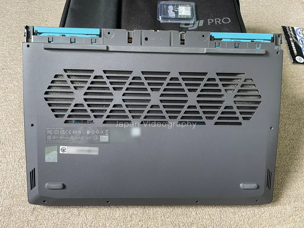 LENOVO LOQ 15IRH8の裏側を分解する