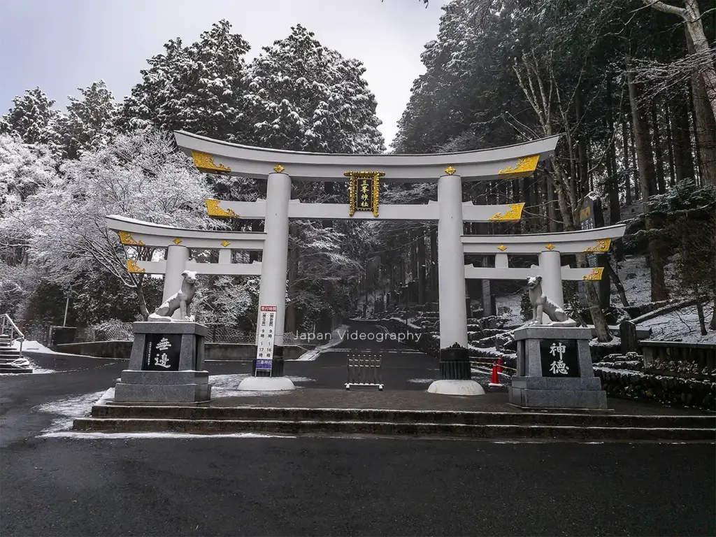埼玉県秩父市 三峰神社の三ツ鳥居