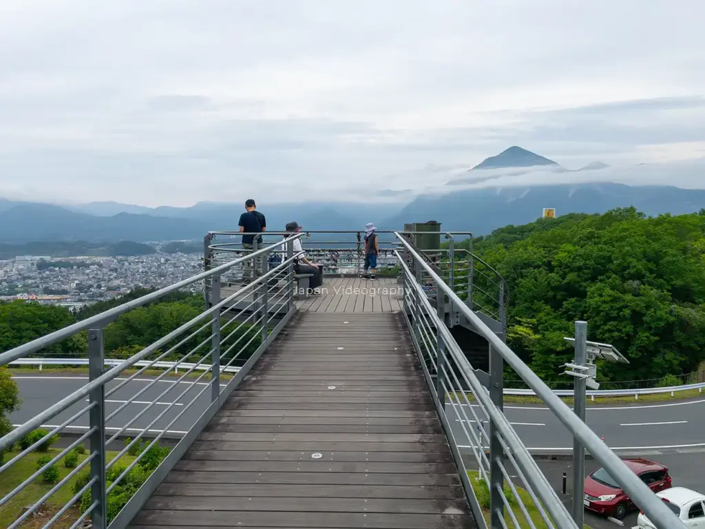 埼玉県秩父市 秩父ミューズパーク 旅立ちの丘と武甲山