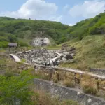 栃木県那須郡那須町 駐車場から眺める殺生石園地全景の景色