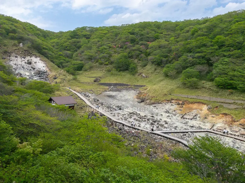栃木県那須郡那須町 那須温泉神社から眺める殺生石