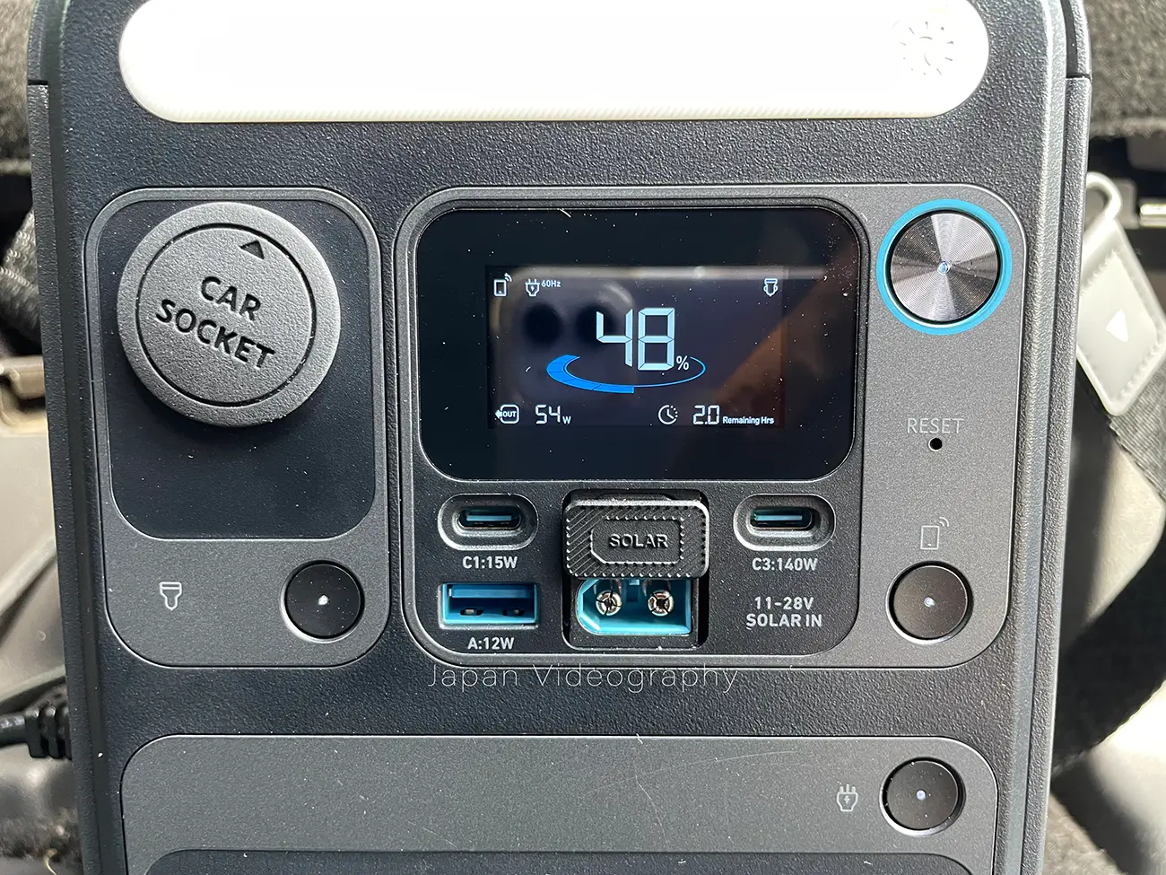 ポータブル電源Anker Solix C300 Portable Power Stationのソーラー発電入力の蓋