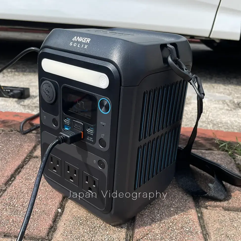 ラクラク持ち運び可能な小型ポータブル電源 Anker Solix C300 Portable