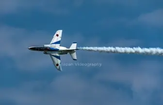 展示飛行訓練中のブルーインパルス