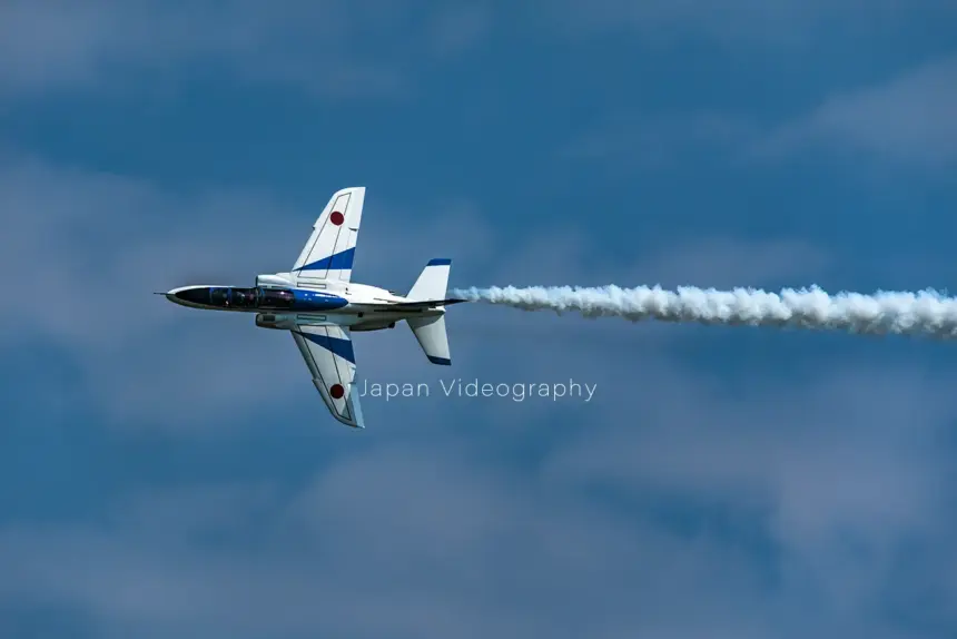 展示飛行訓練中のブルーインパルス