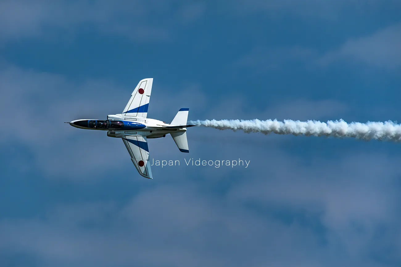 展示飛行訓練中のブルーインパルス