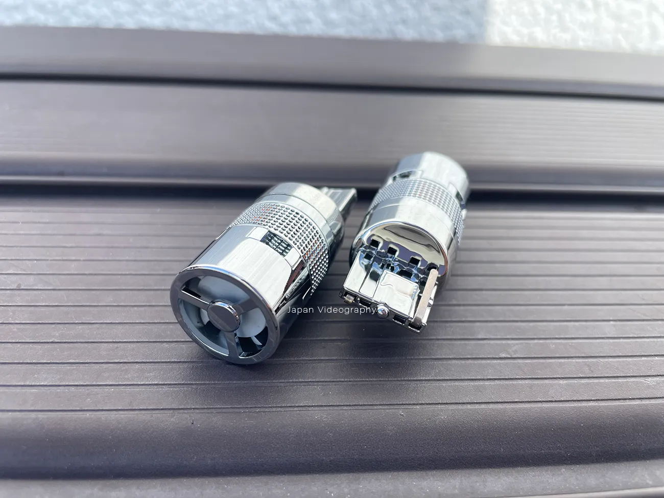 HID屋 T20 1000lm ウィンカーバルブの冷却ファンと電極部