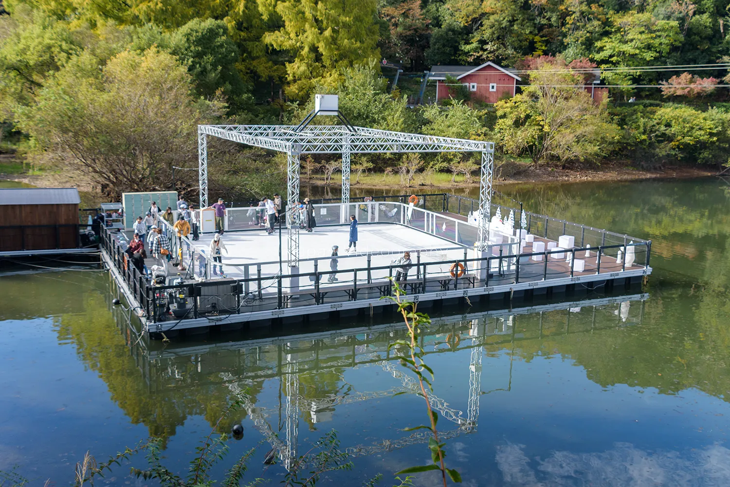 ムーミンバレーパーク ムーミン谷のスケートリンク on The LAKE