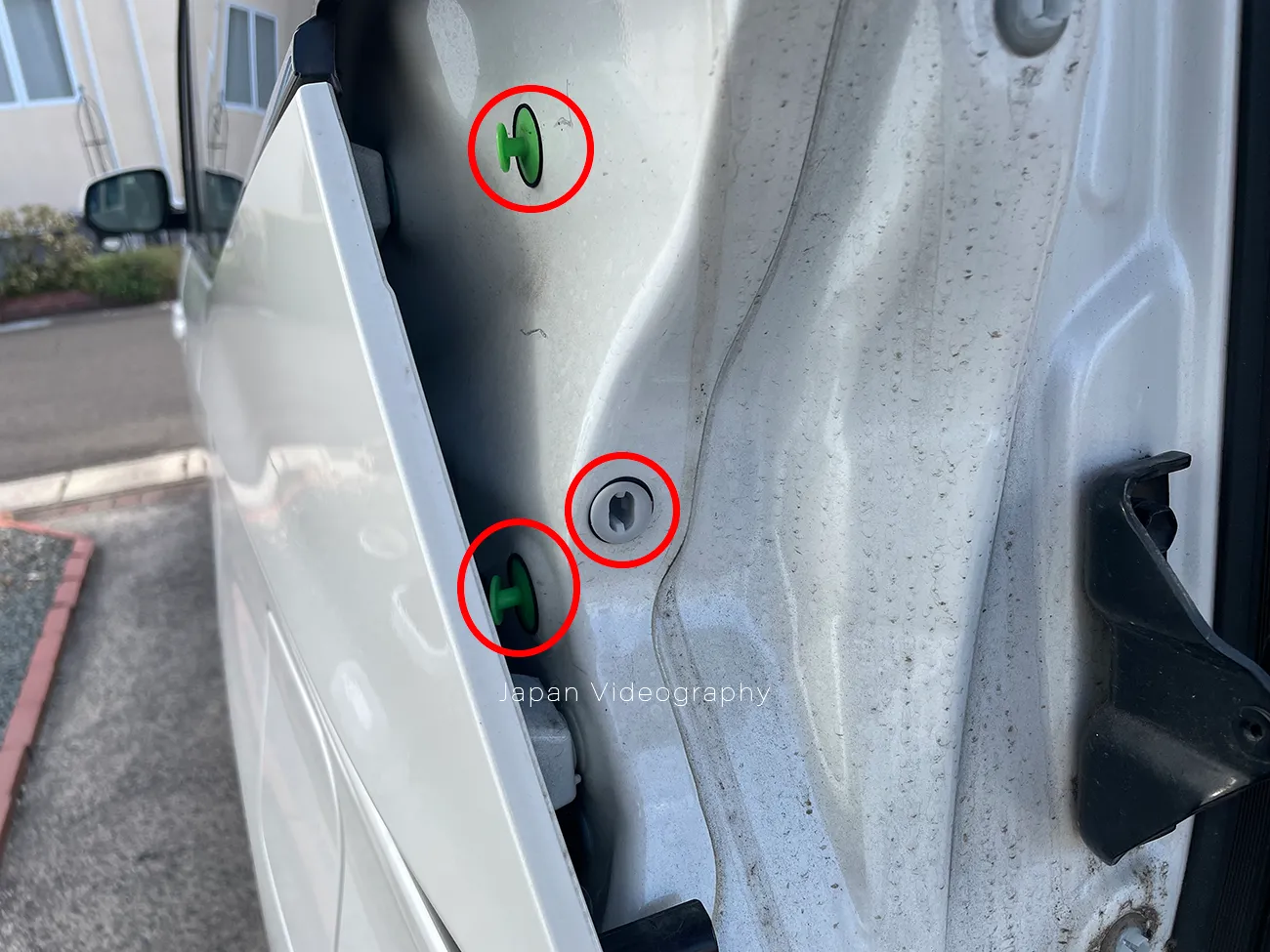 90系ヴォクシー テールランプユニットのはめ込みをする箇所