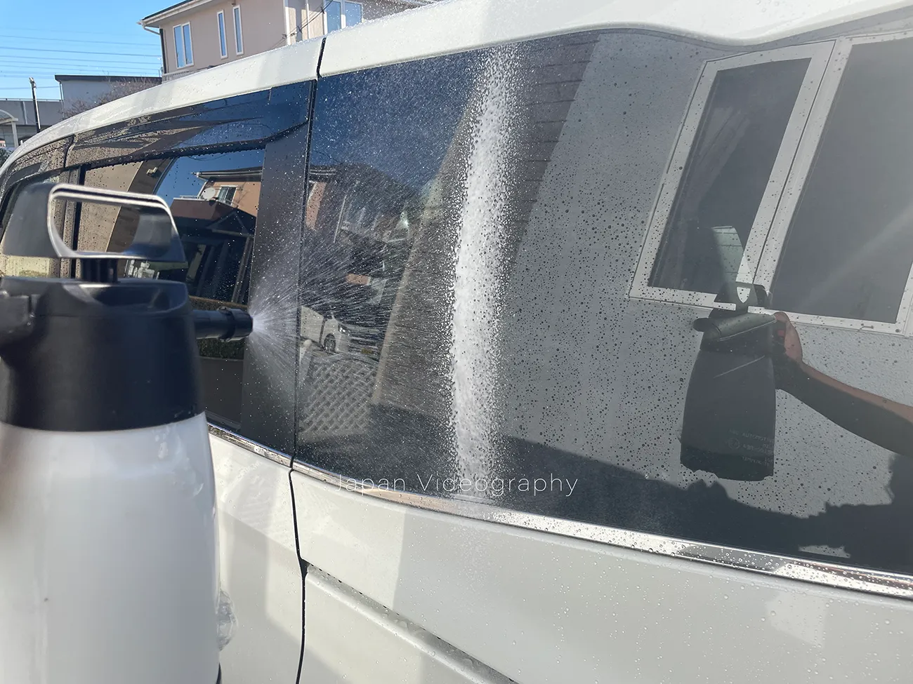 iK FORM PRO2とながら洗車スノーシャンプーの吹き付け作業