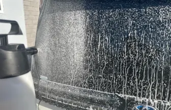 洗車用フォームガンiK FORM PRO2 吹き付け風景