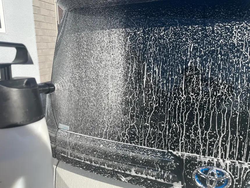 洗車用フォームガンiK FORM PRO2 吹き付け風景