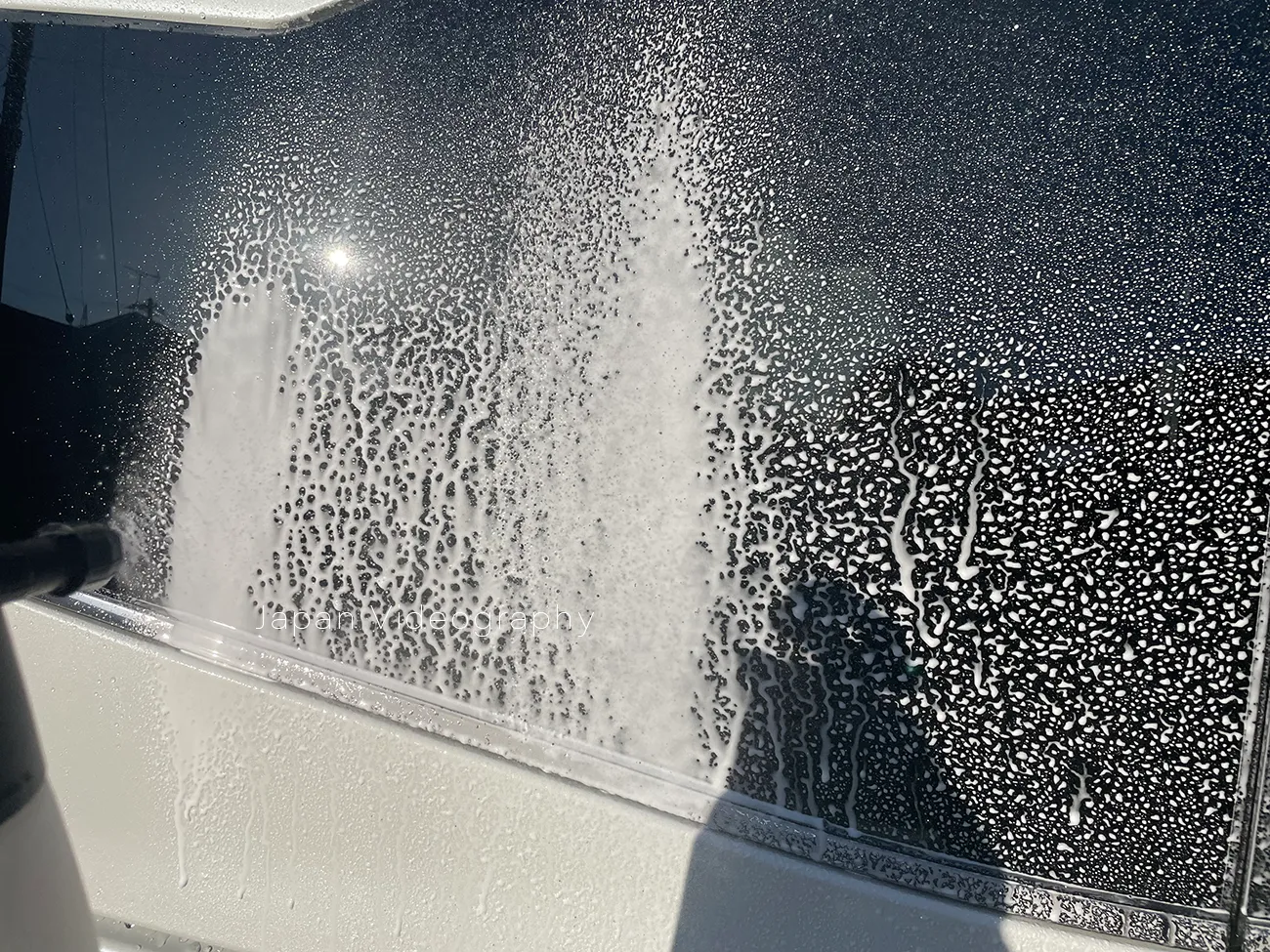 iK FORM PRO2を使用したながら洗車スノーシャンプーの吹き付け作業