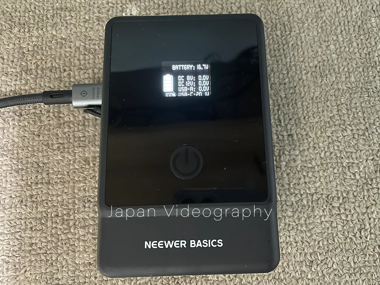 USB Type-c端子を使用したNEEWER Vマウントバッテリー PS099EBへの充電
