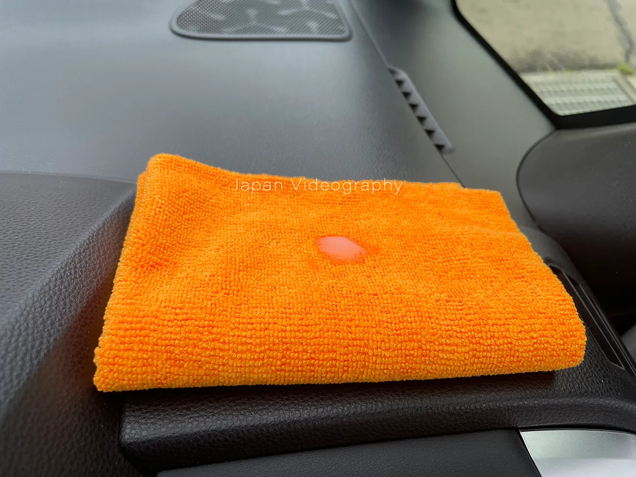 Prostuff Monster Inhanceをマイクロファイバークロスに垂らす